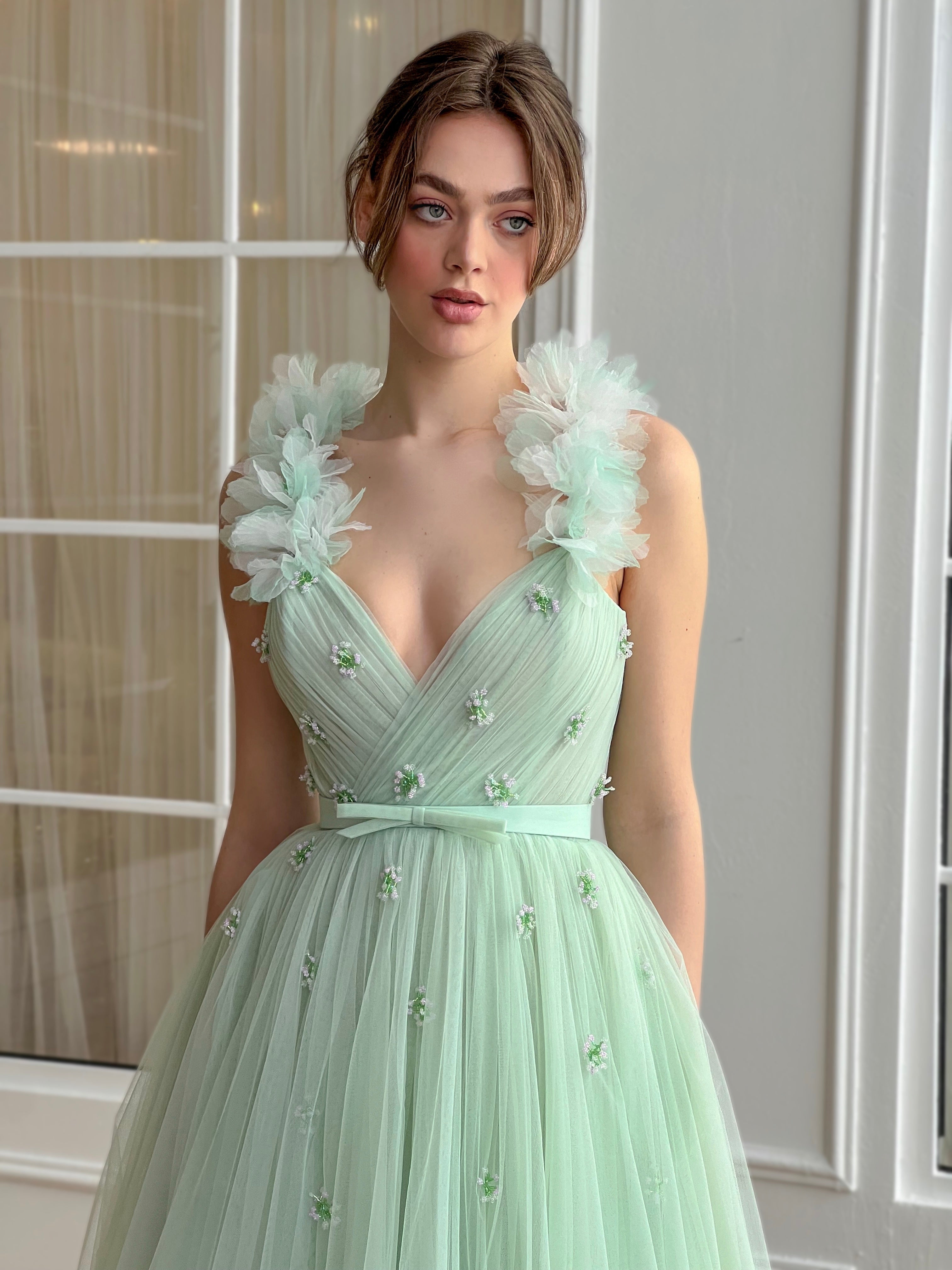 Green midi dress with straps and embroidered flowers