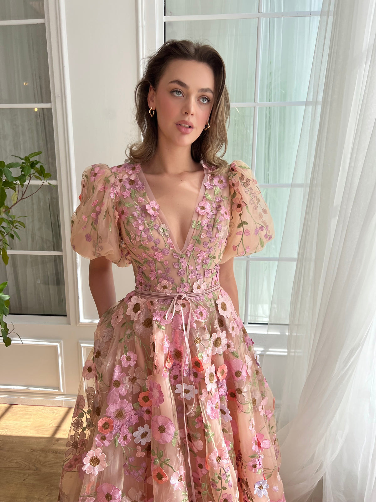 Pink A-Line dress with short sleeves, floral embroidery and v-neck