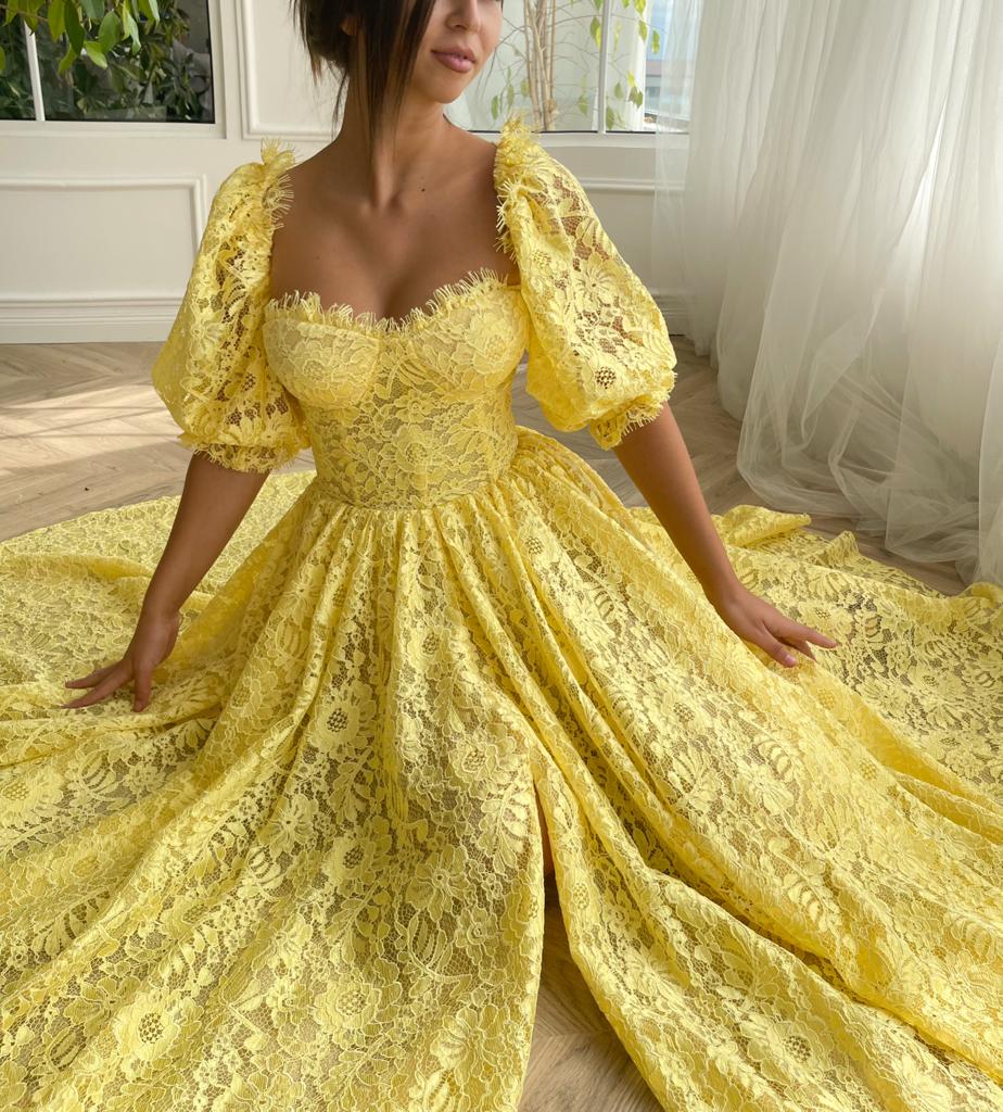 Yellow midi dress with short sleeves
