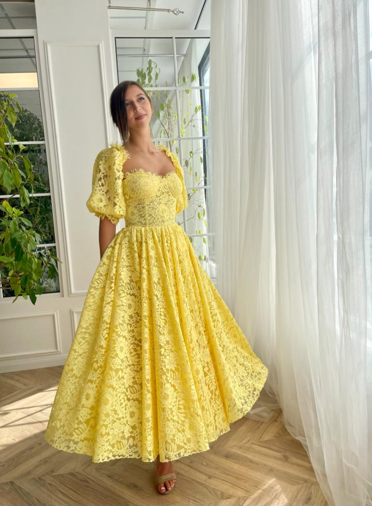 Yellow midi dress with short sleeves