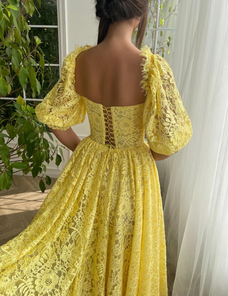 Yellow midi dress with short sleeves