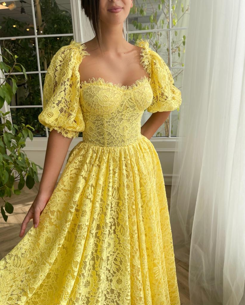 Yellow midi dress with short sleeves