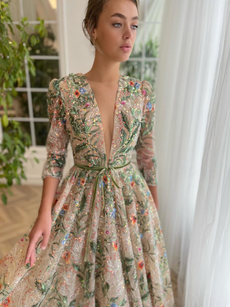 Colorful A-Line dress with long sleeves, v-neck and embroidery