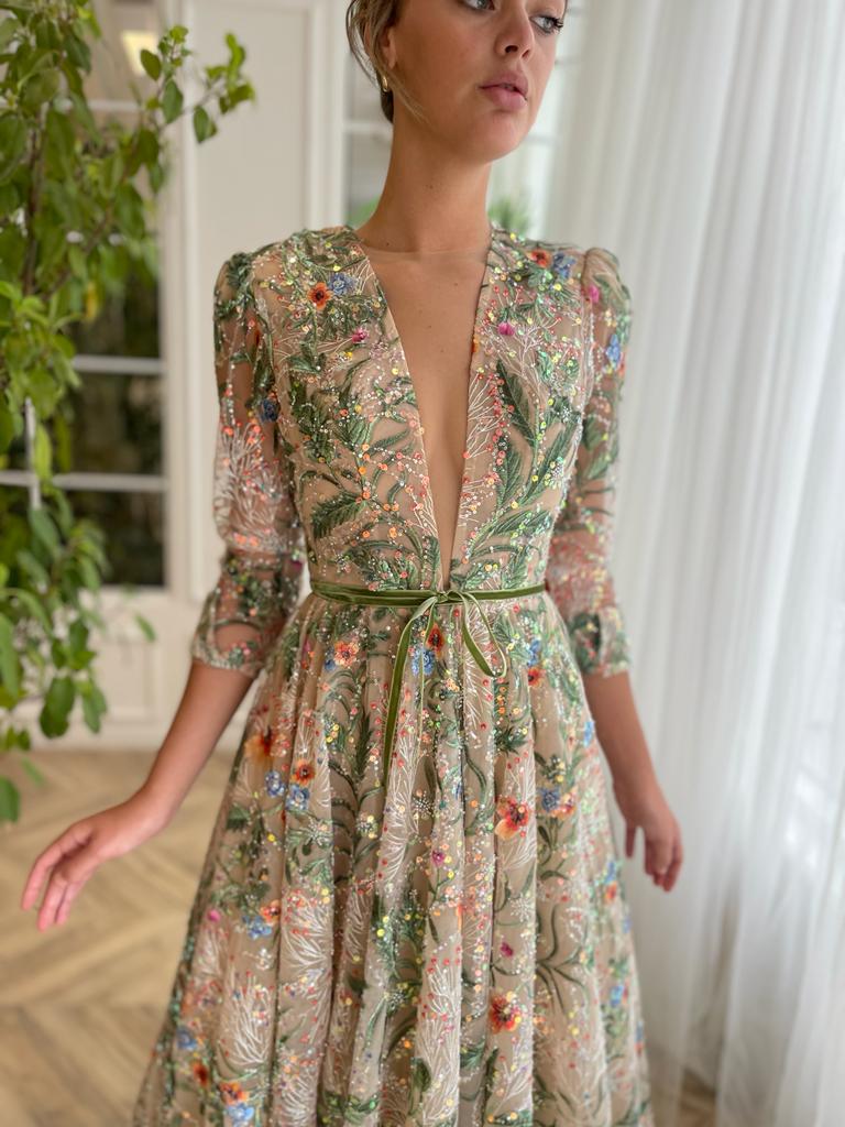 Colorful A-Line dress with long sleeves, v-neck and embroidery