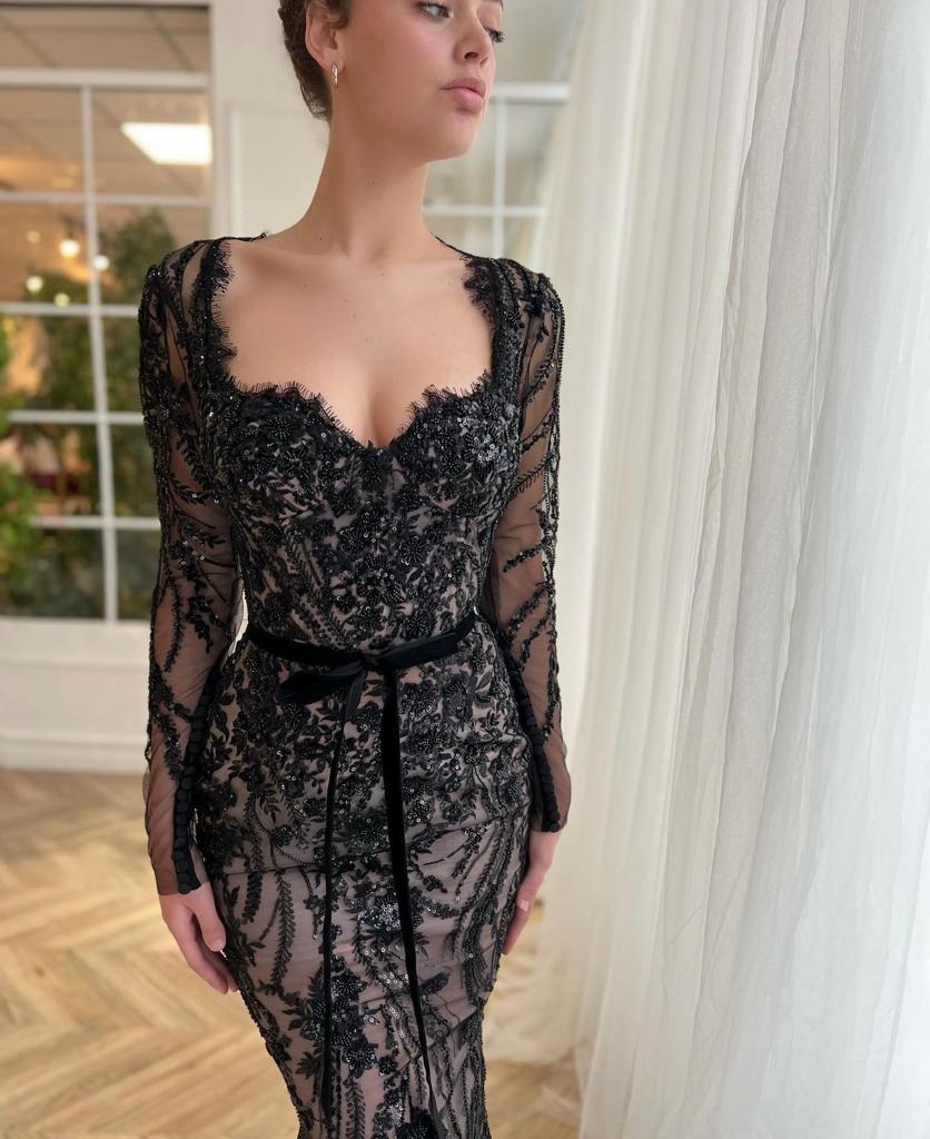 Black mermaid dress with long sleeves, embroidery and lace