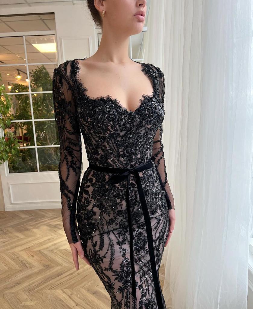 Black mermaid dress with long sleeves, embroidery and lace
