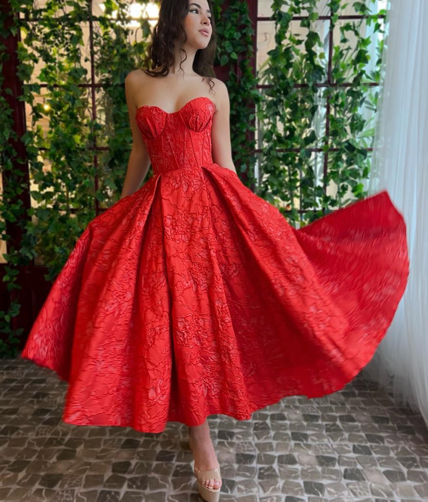 Red midi dress with no sleeves and brocade fabric