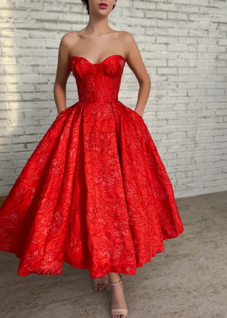 Red midi dress with no sleeves and brocade fabric
