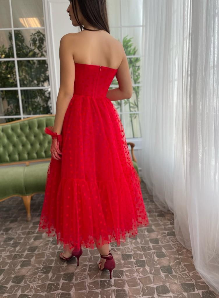 Red dotted midi dress with no sleeves and gloves