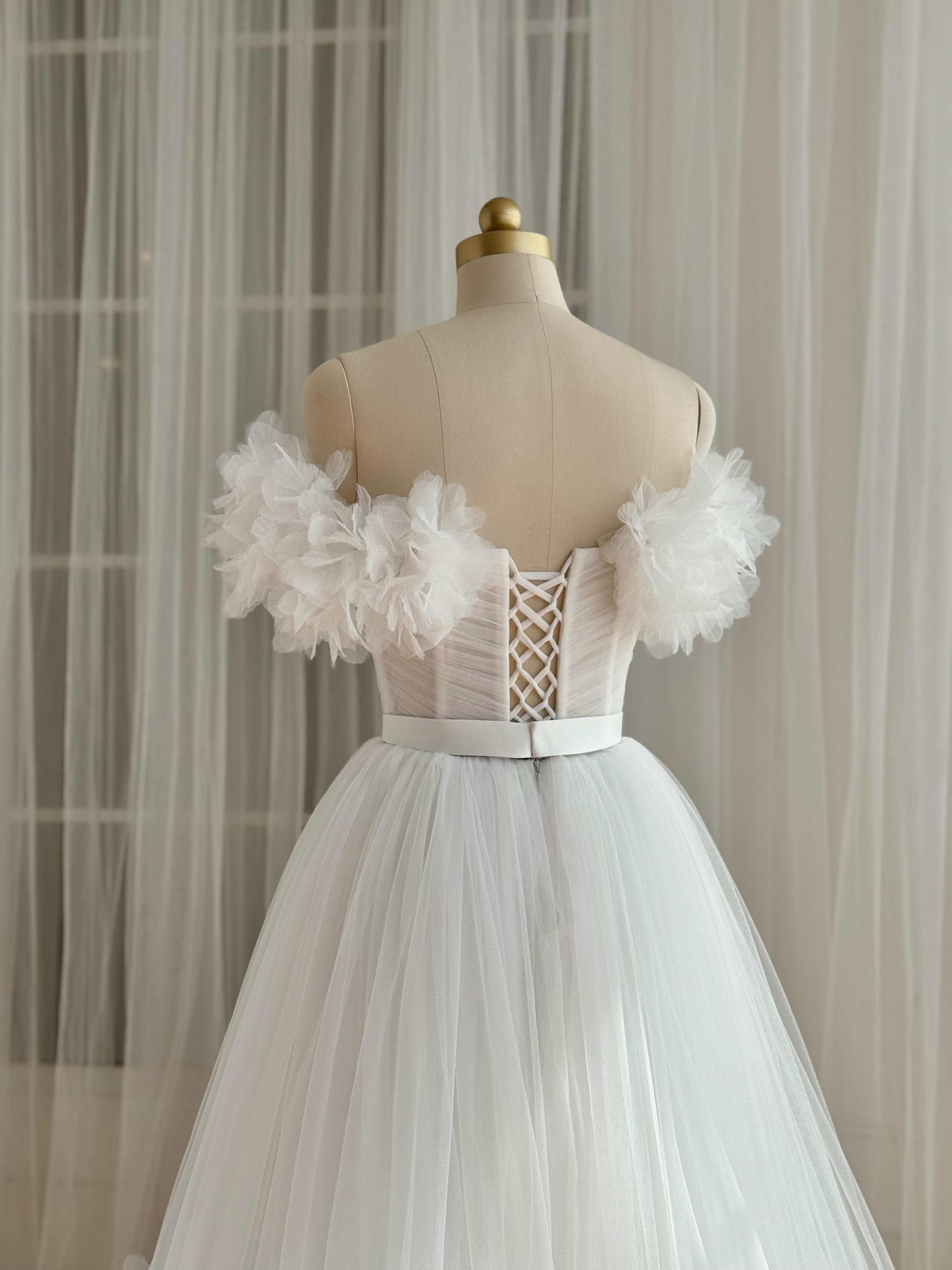 White Tulle midi dress with off shoulder sleeves and emroidery