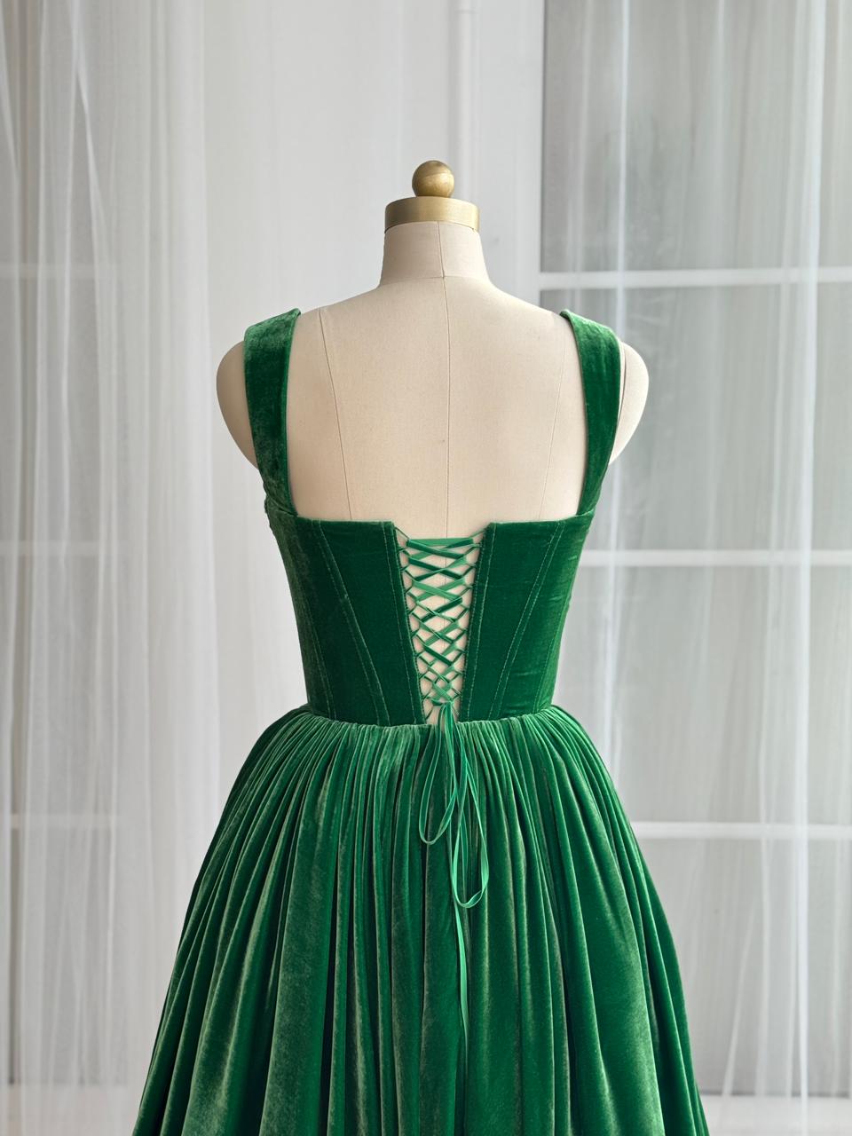 Green midi dress with velvet fabric and straps