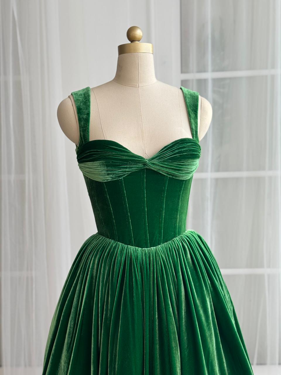 Green midi dress with velvet fabric and straps