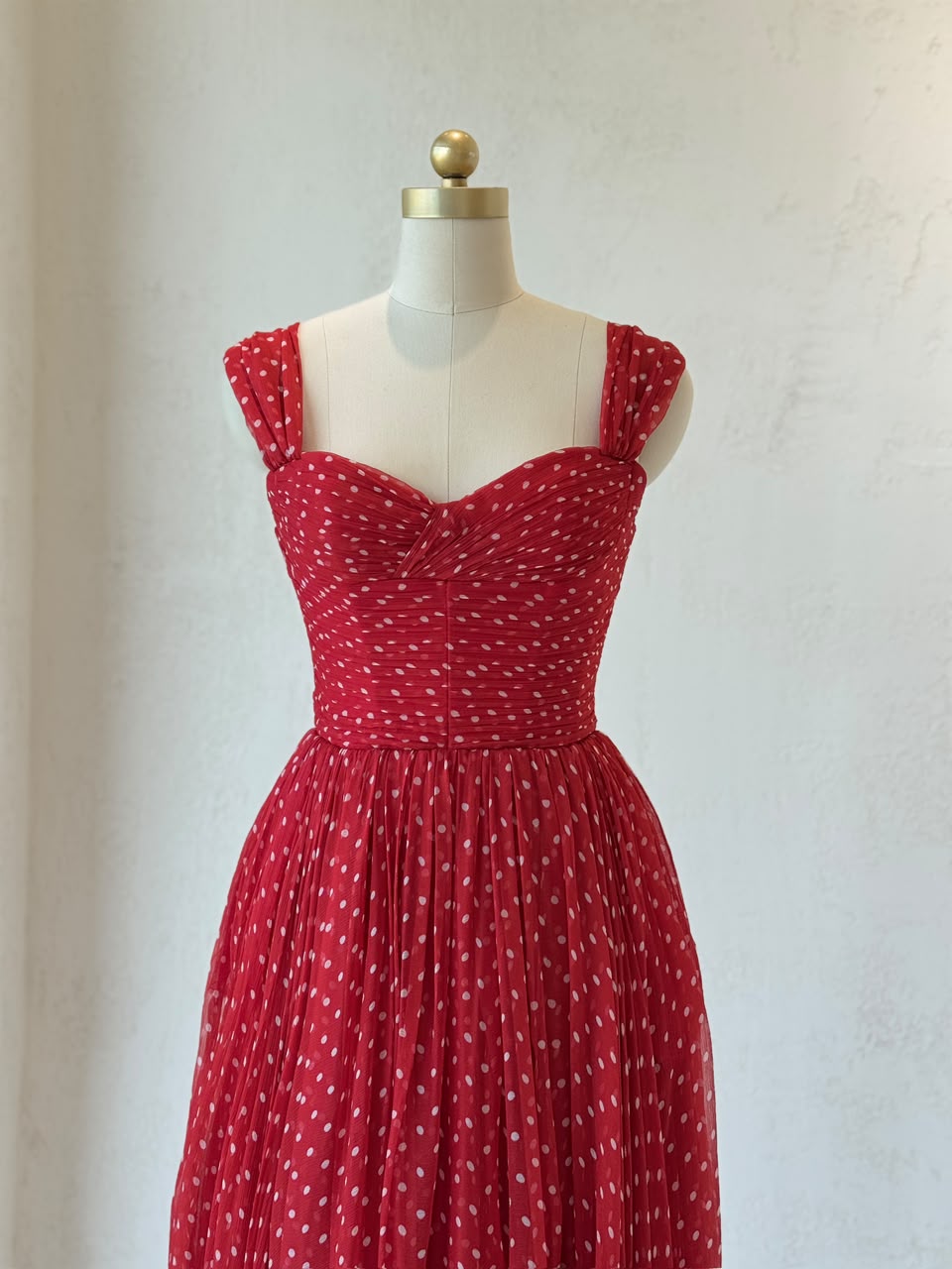 Red midi dress with straps and tulle dotted fabric