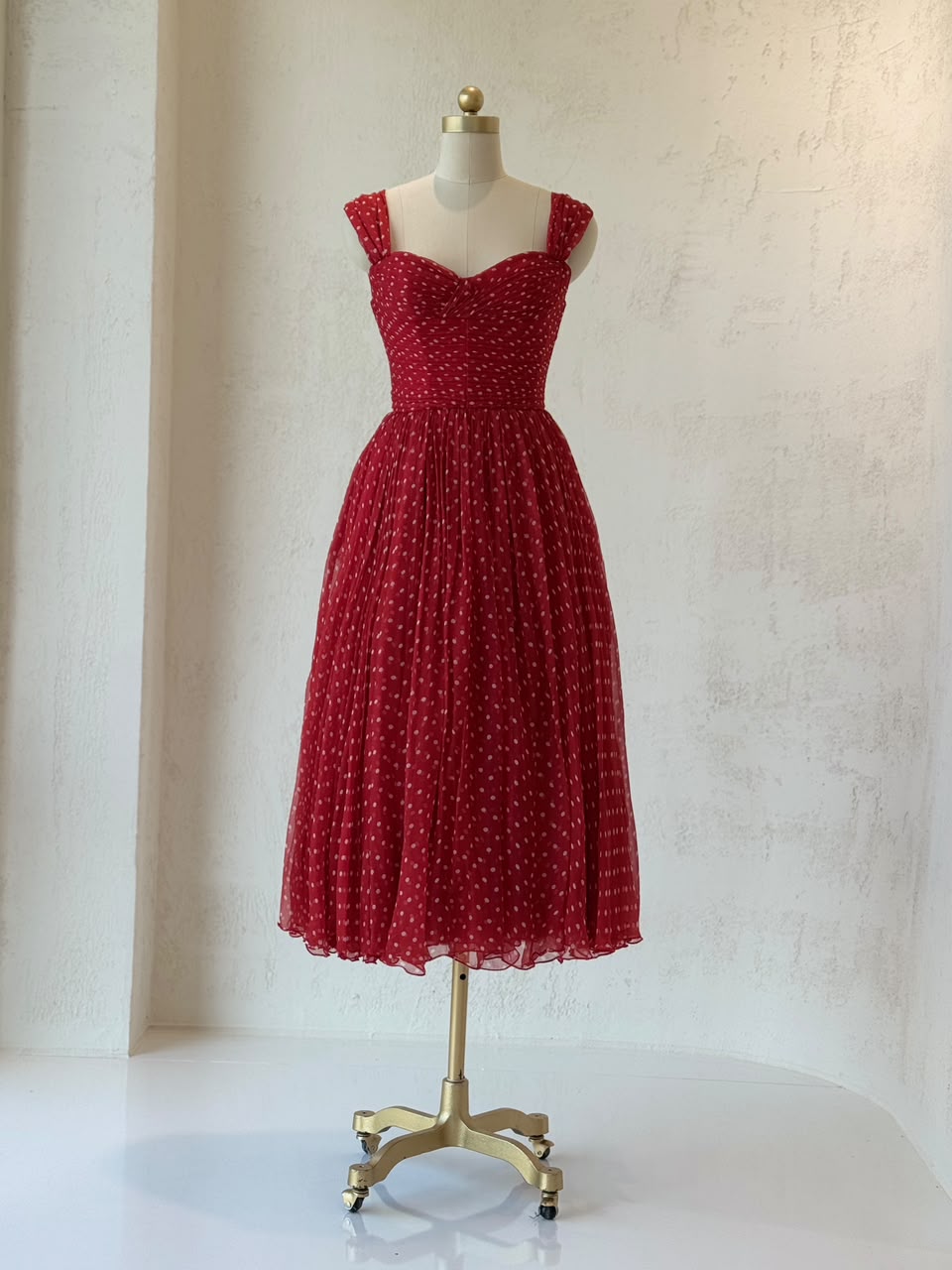 Red midi dress with straps and tulle dotted fabric
