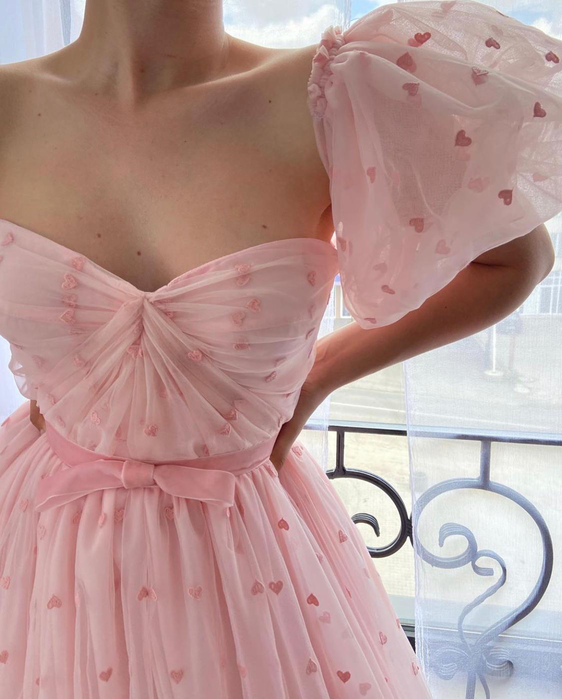 Pink A-Line dress with short sleeves and hearty fabric