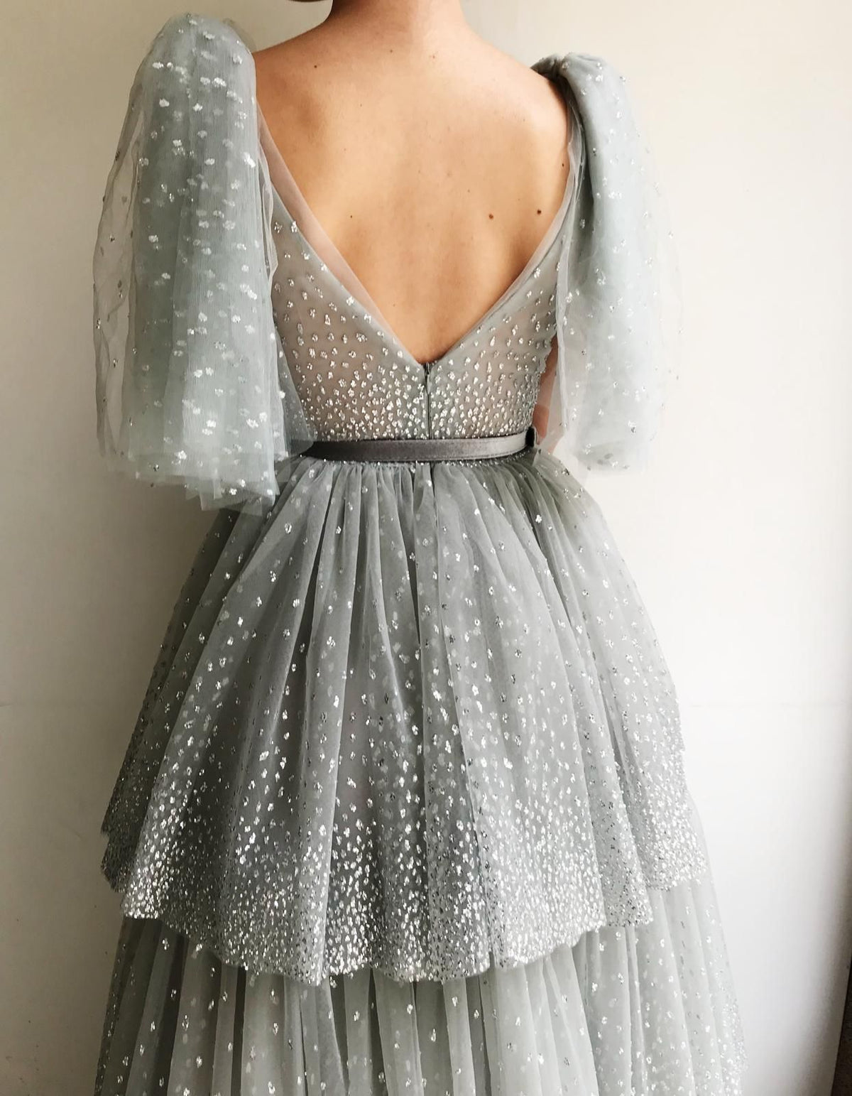 Grey A-Line dress with v-neck, no sleeves and belt