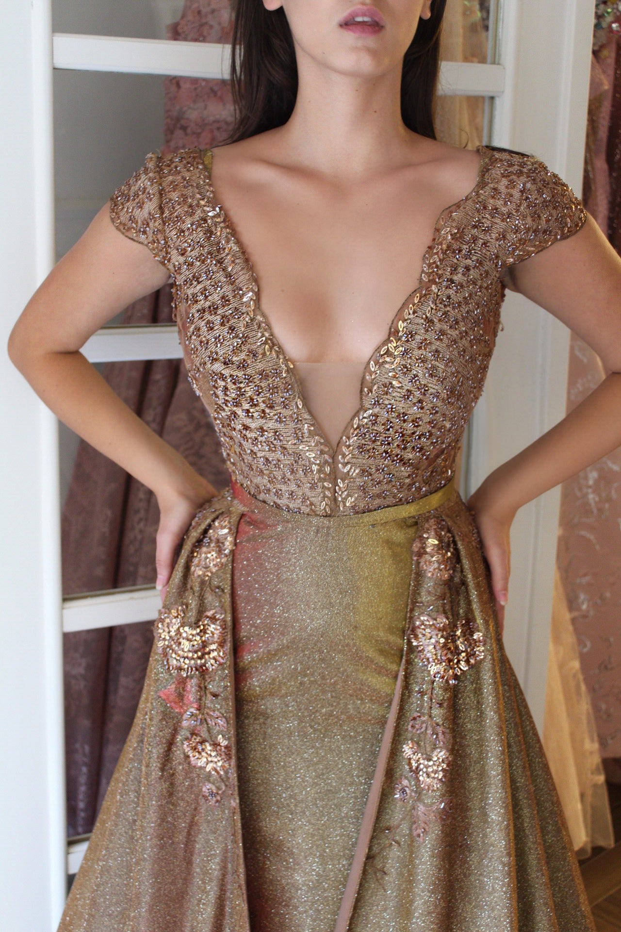 Brown overskirt dress with v-neck and embroidery
