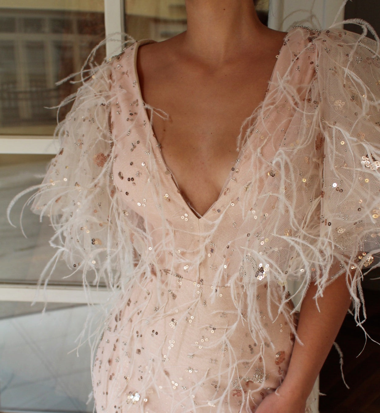Pink mermaid dress with short sleeves, sequins and v-neck