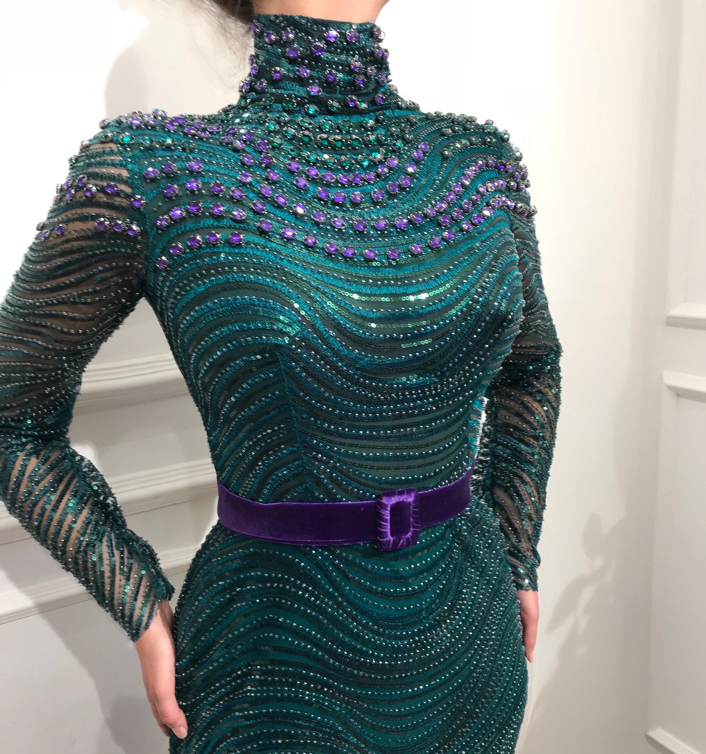 Green mermaid dress with long sleeves, embroidery and belt