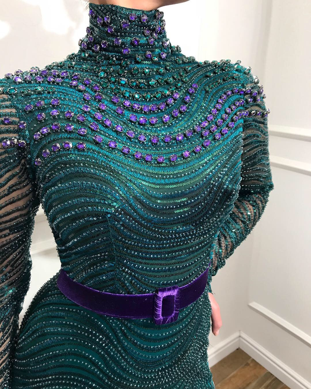 Green mermaid dress with long sleeves, embroidery and belt