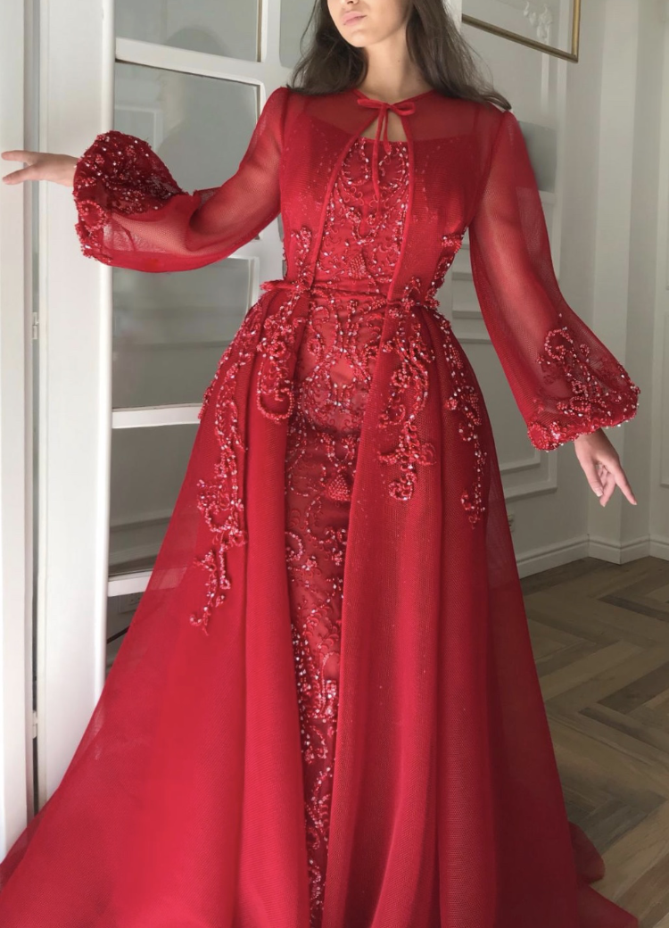 Red overskirt dress with long sleeves and embroidery