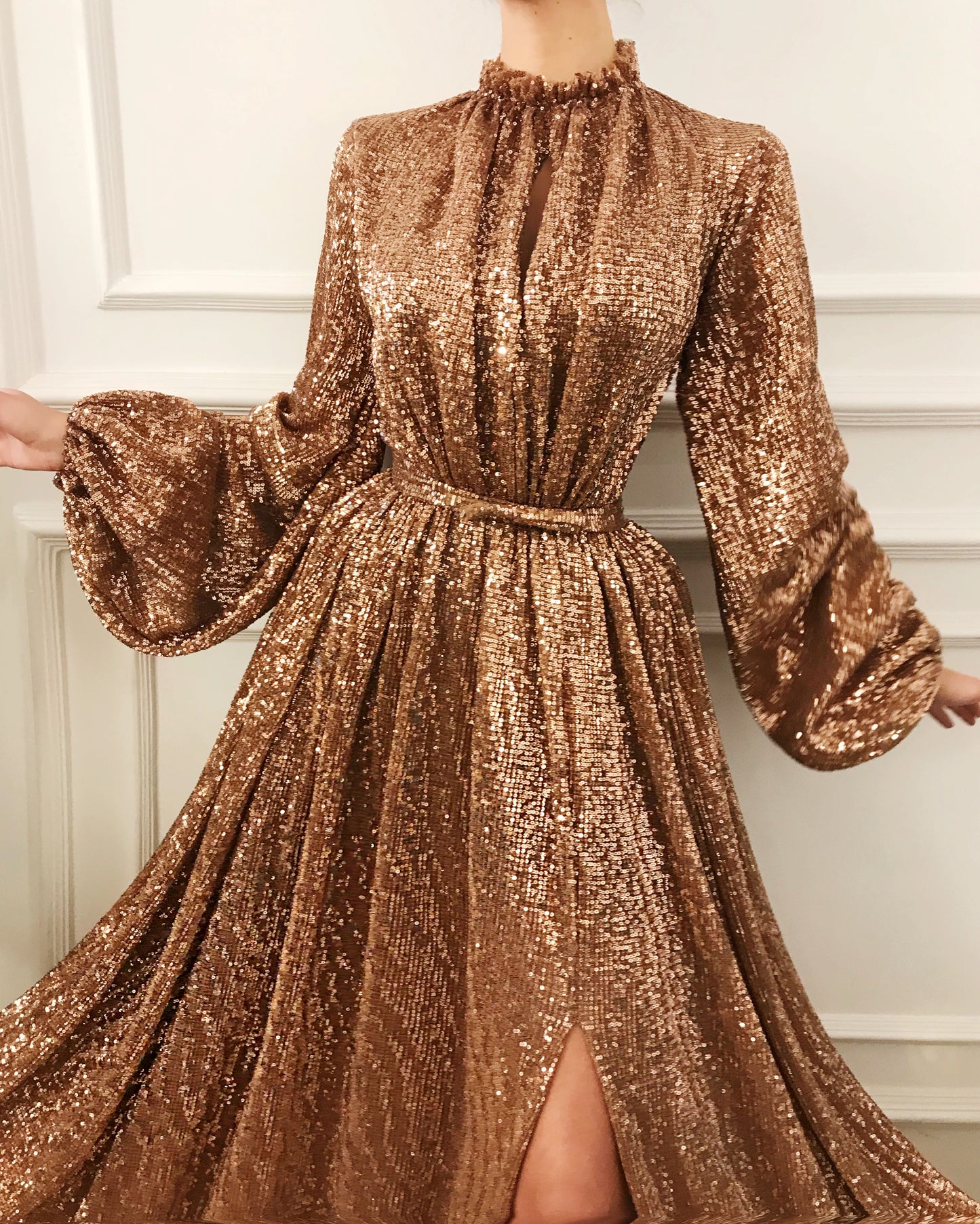 Brown sheath dress with long sleeves and sequins