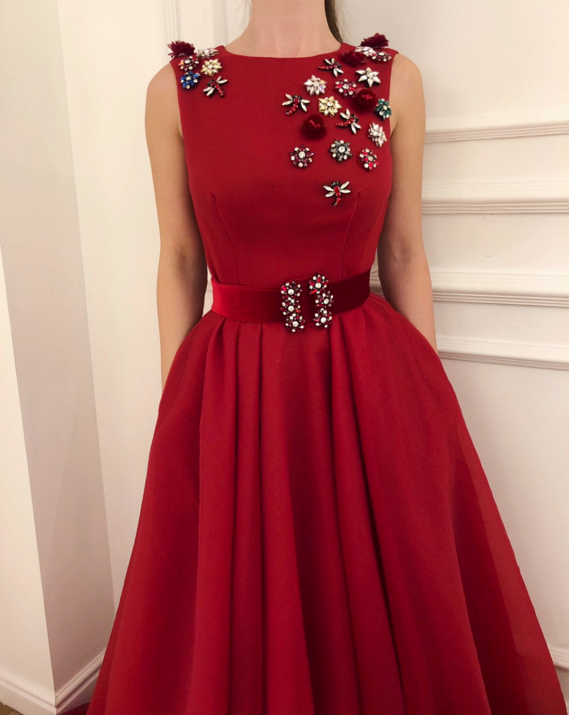 Red A-Line dress with belt, no sleeves and embroidery