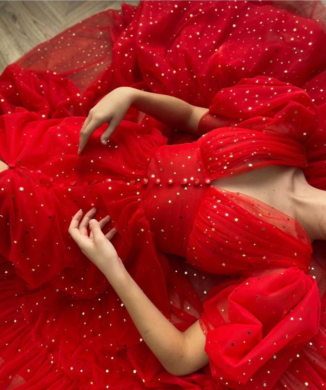 Red midi dress with v-neck, short sleeves and starry fabric