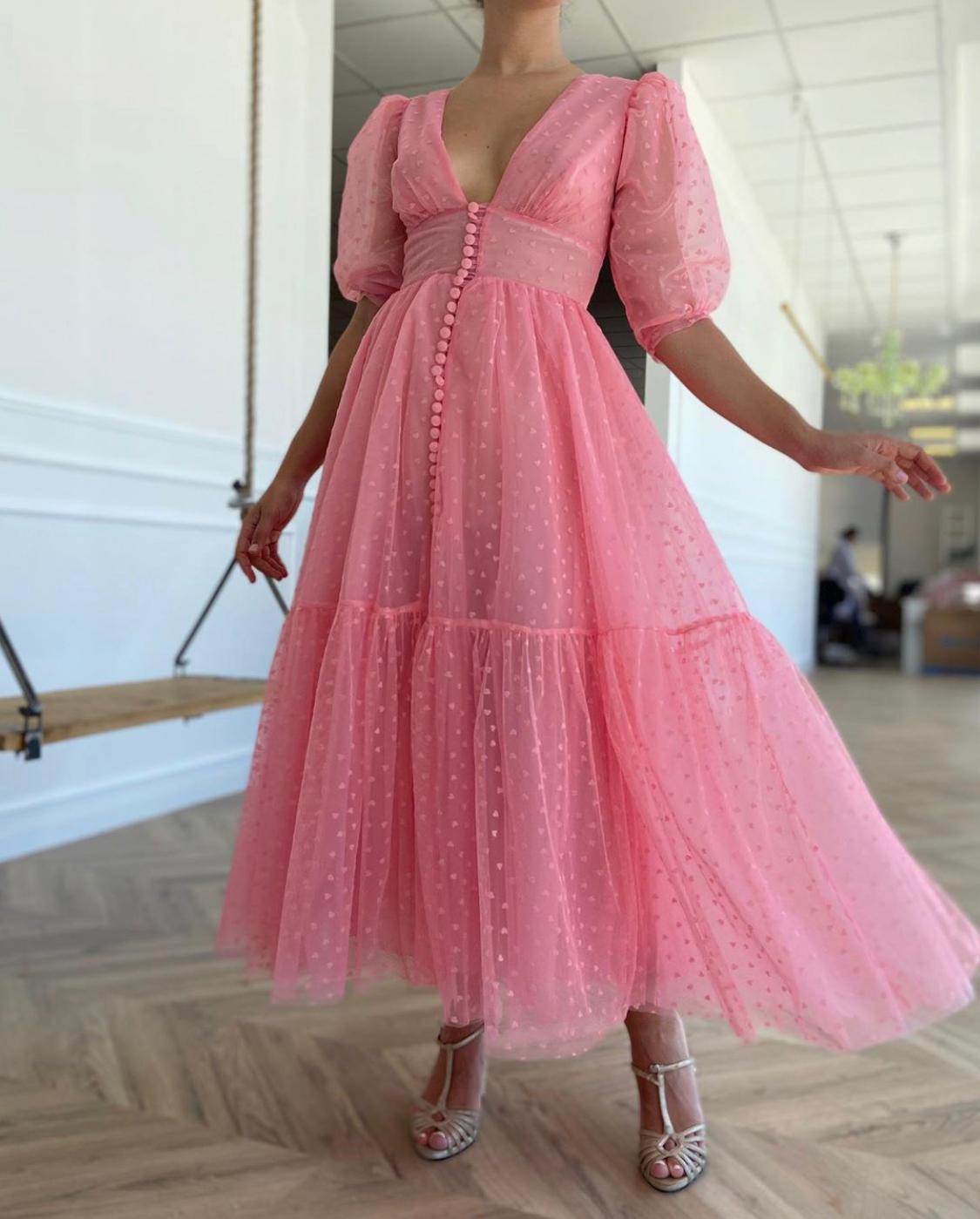 Pink midi dress with short sleeves, v-neck and hearty fabric