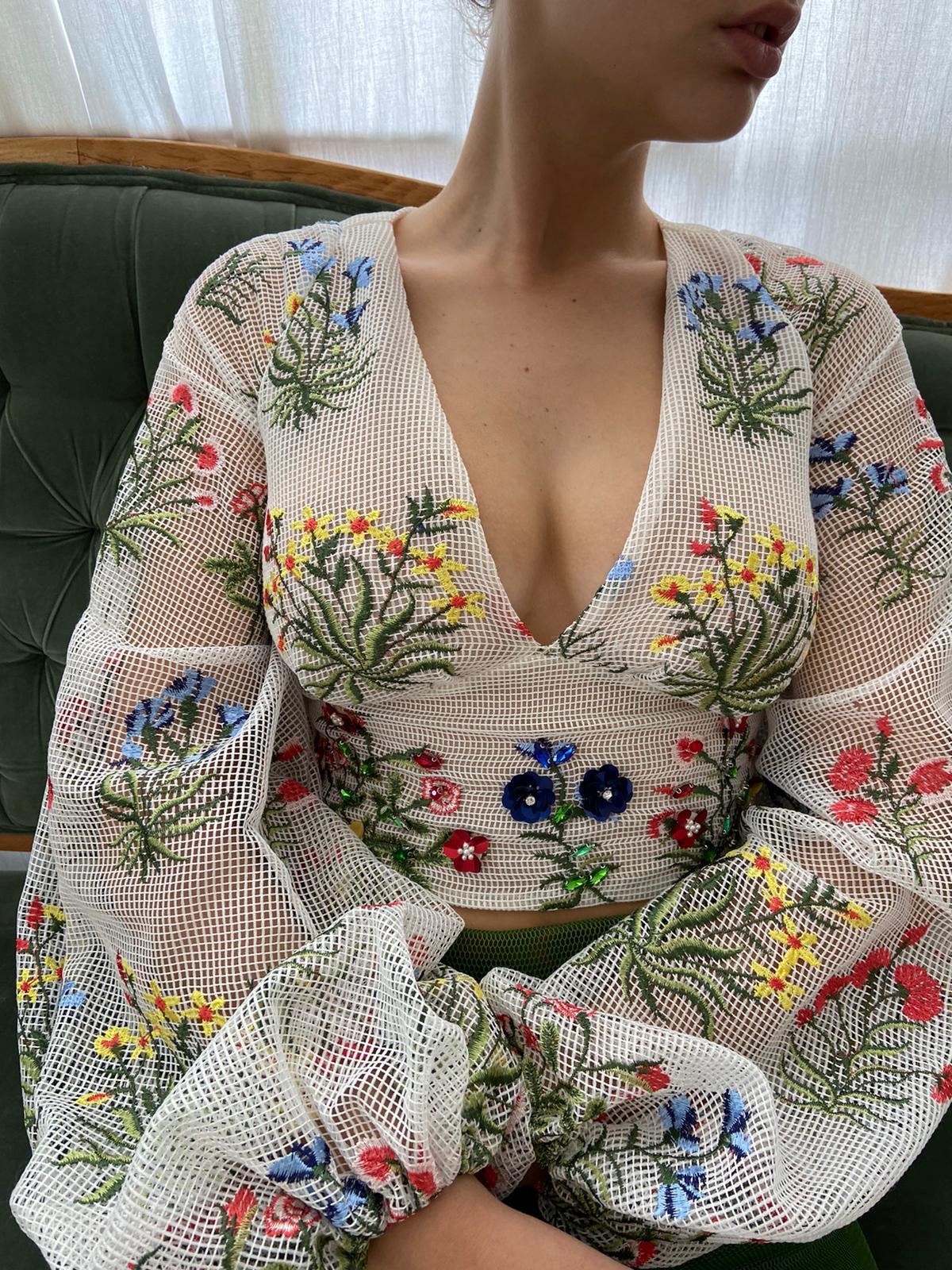 White blouse with embroidery, v-neck and long sleeves
