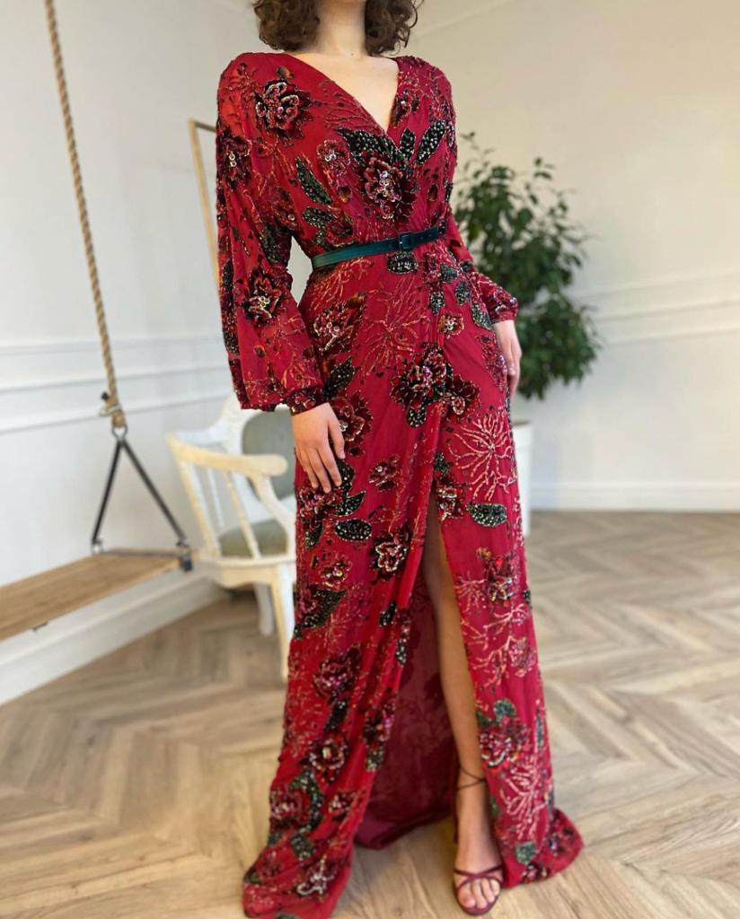 Red sheath dress with v-neck, long sleeves and embroidery