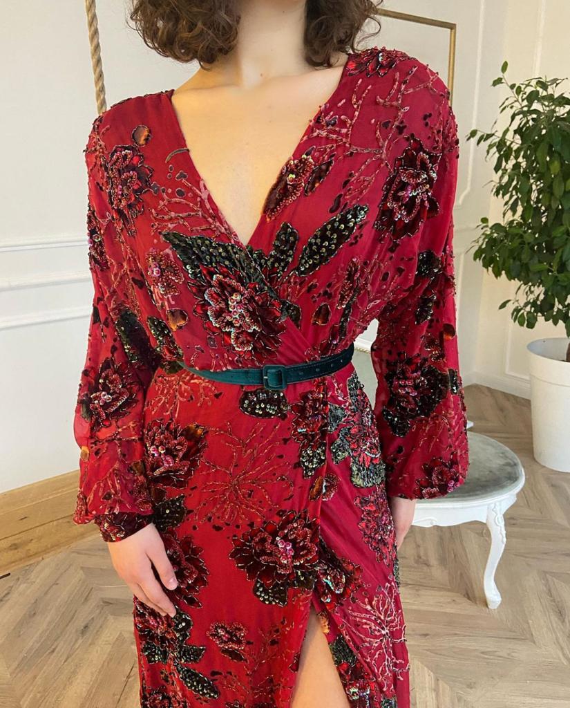 Red sheath dress with v-neck, long sleeves and embroidery