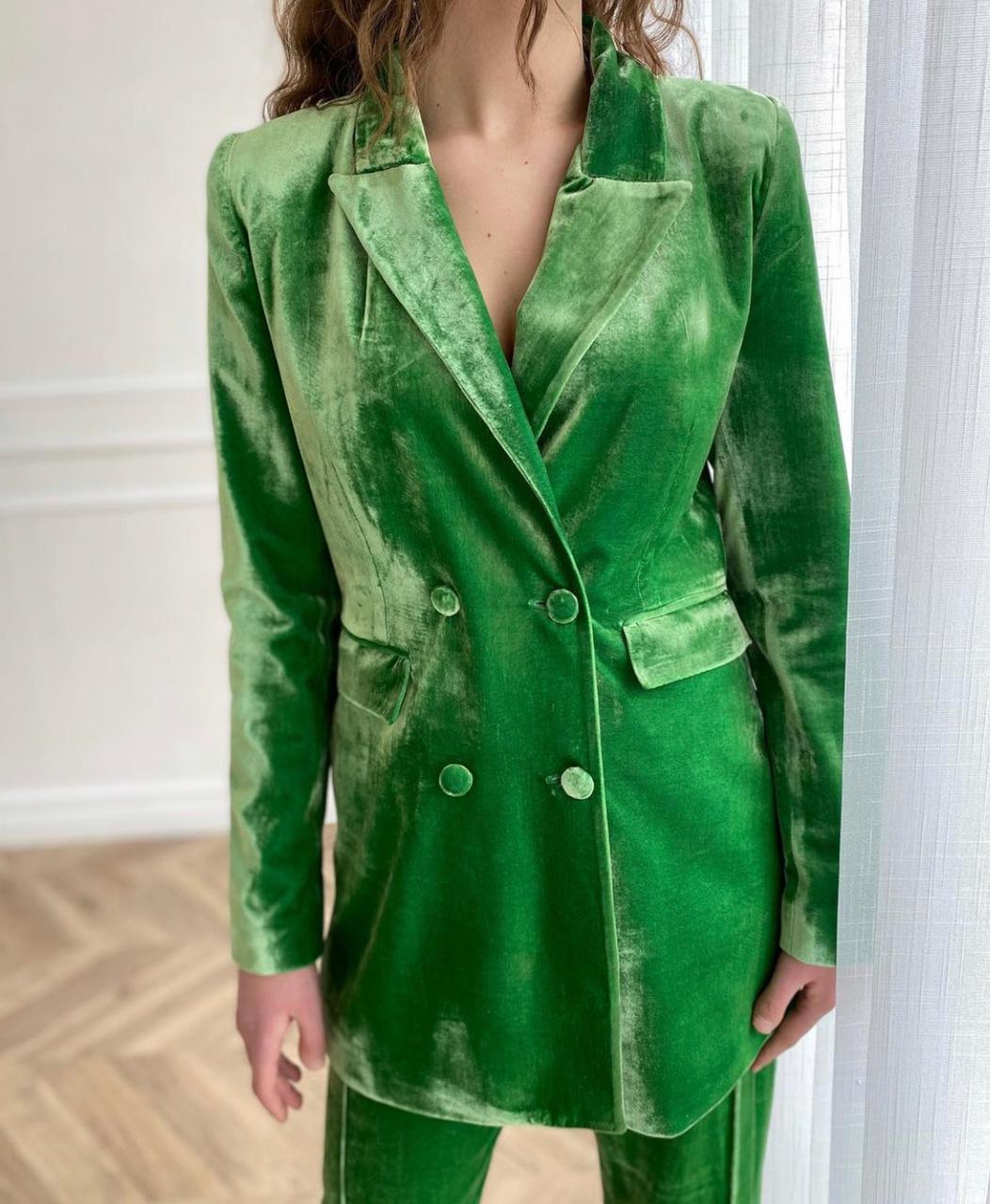 Green blazer set with long sleeves