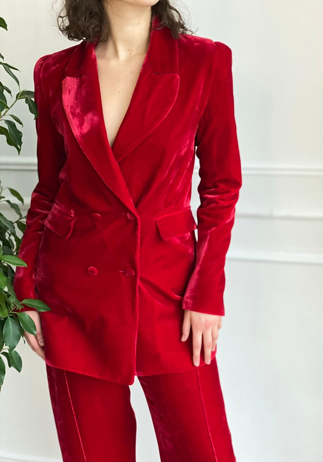 Red blazer set with long sleeves
