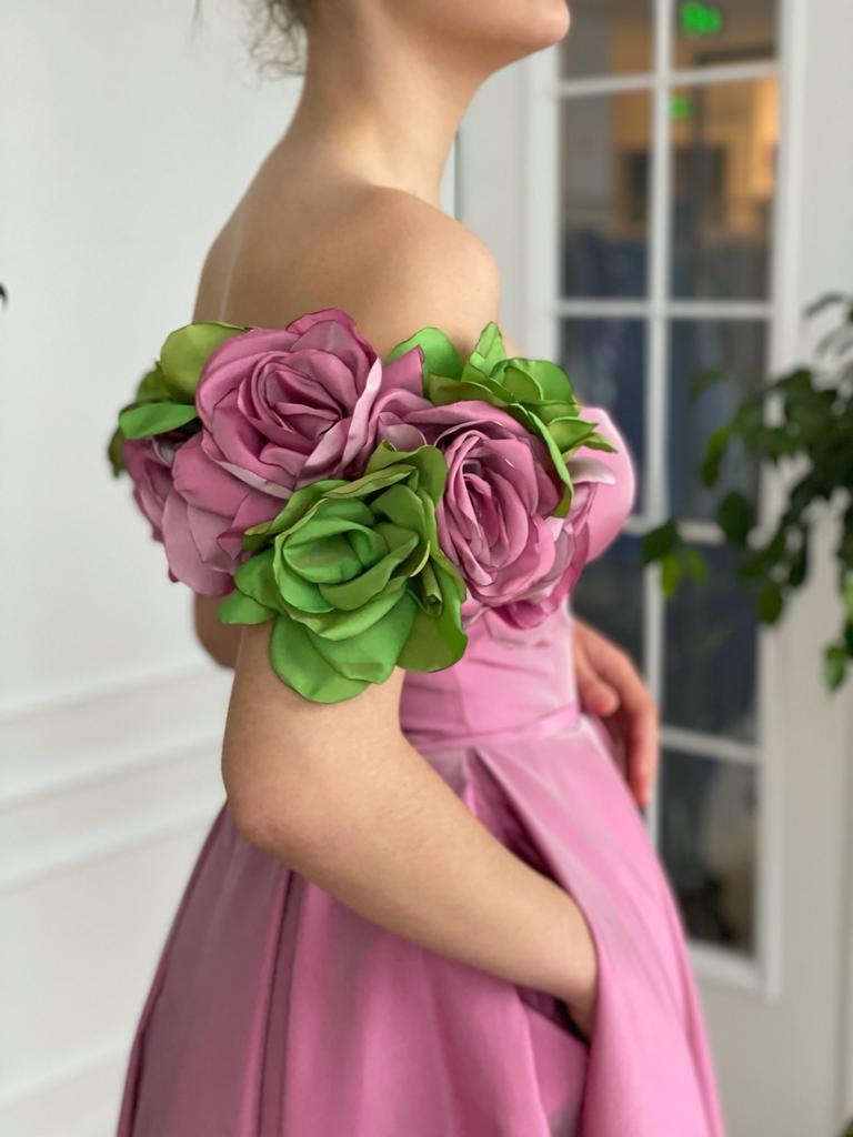 Pink midi dress with off the shoulder sleeves and embroidery