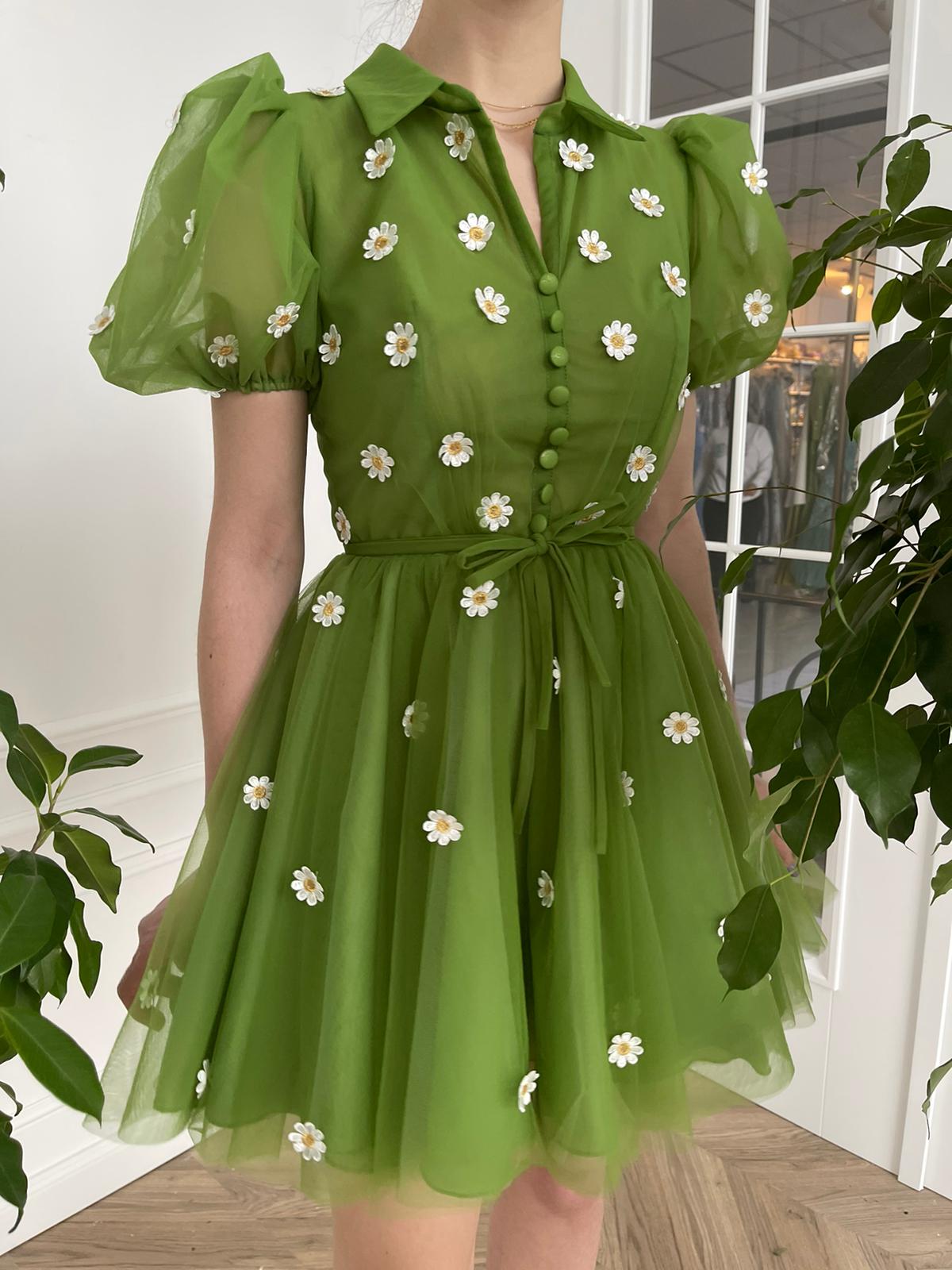Green mini dress with short sleeves and embroidered daisies