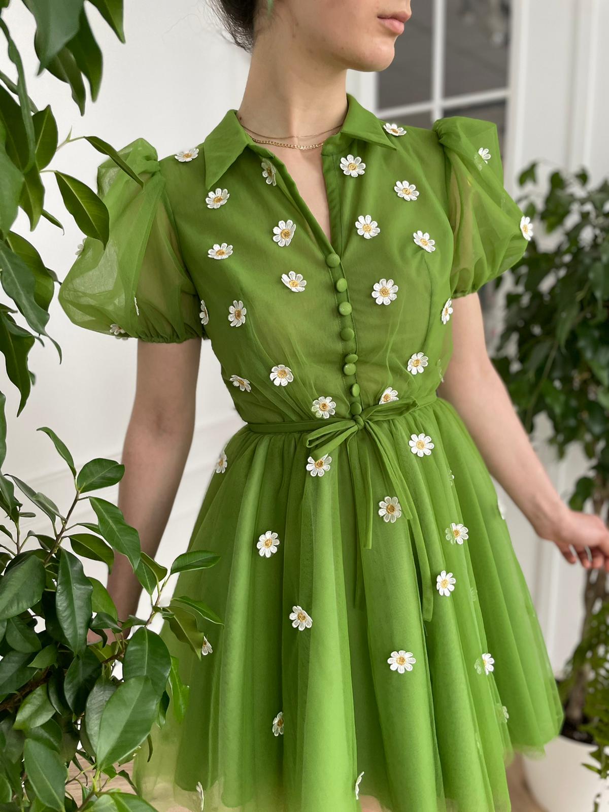 Green mini dress with short sleeves and embroidered daisies
