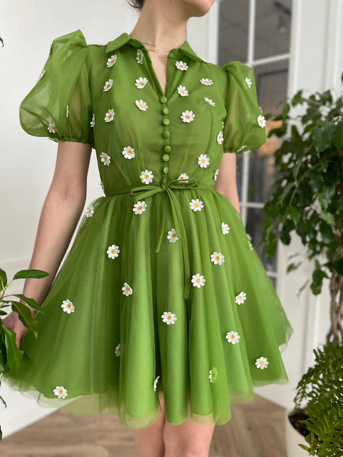 Green mini dress with short sleeves and embroidered daisies