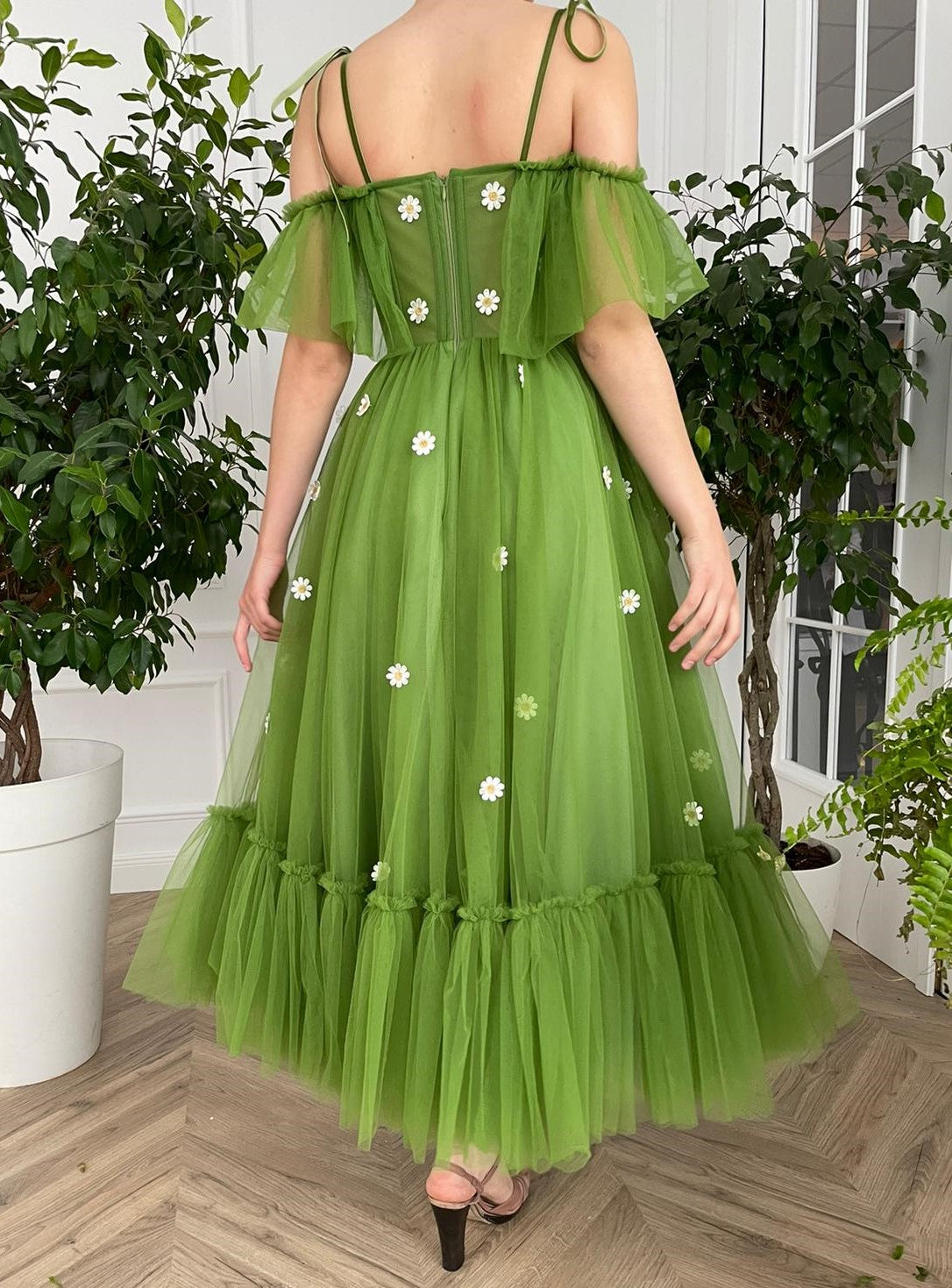 Green midi dress with spaghetti straps, off the shoulder sleeves and embroidered daisies