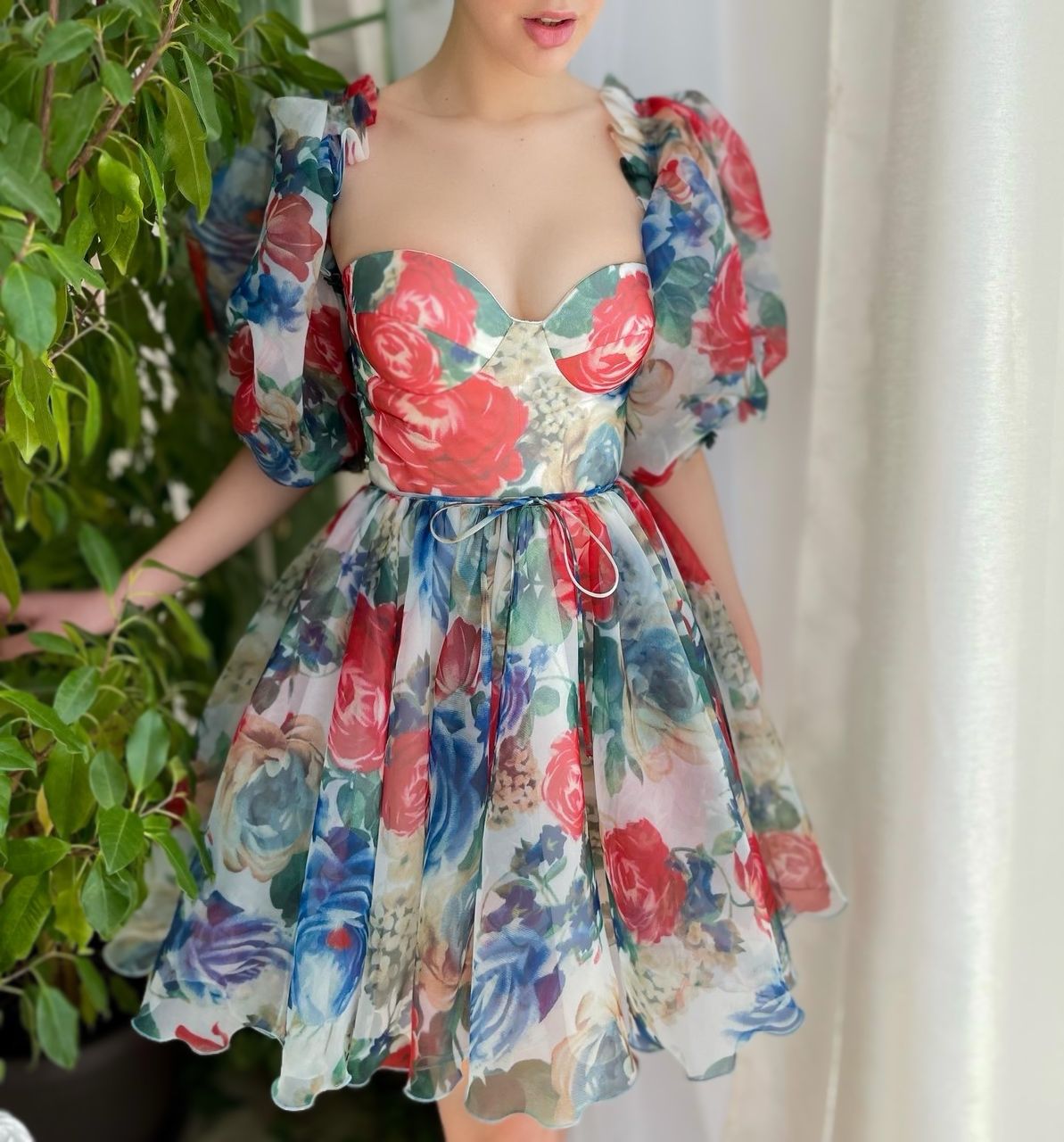 Blue and red mini dress with short sleeves and printed flowers
