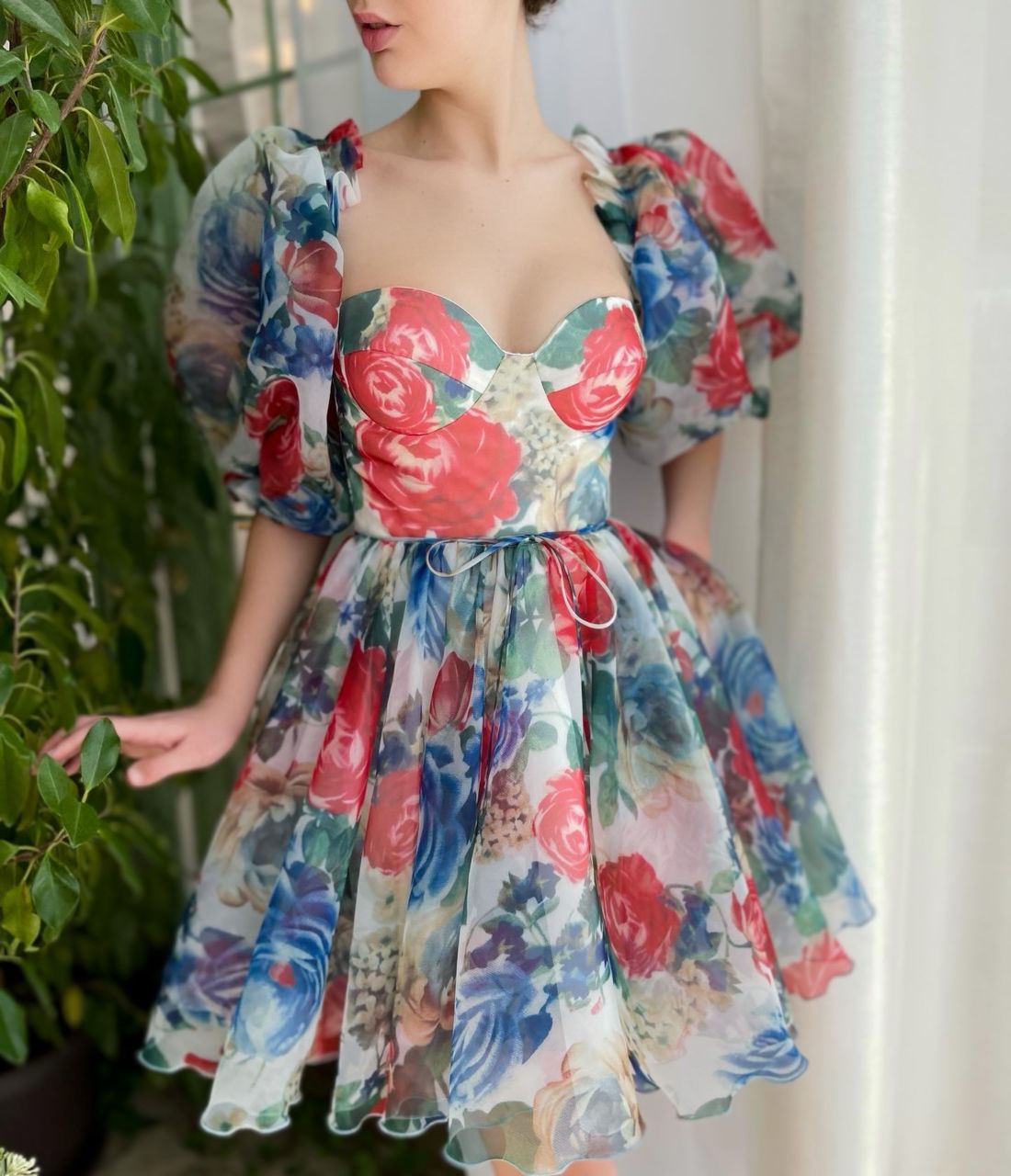 Blue and red mini dress with short sleeves and printed flowers