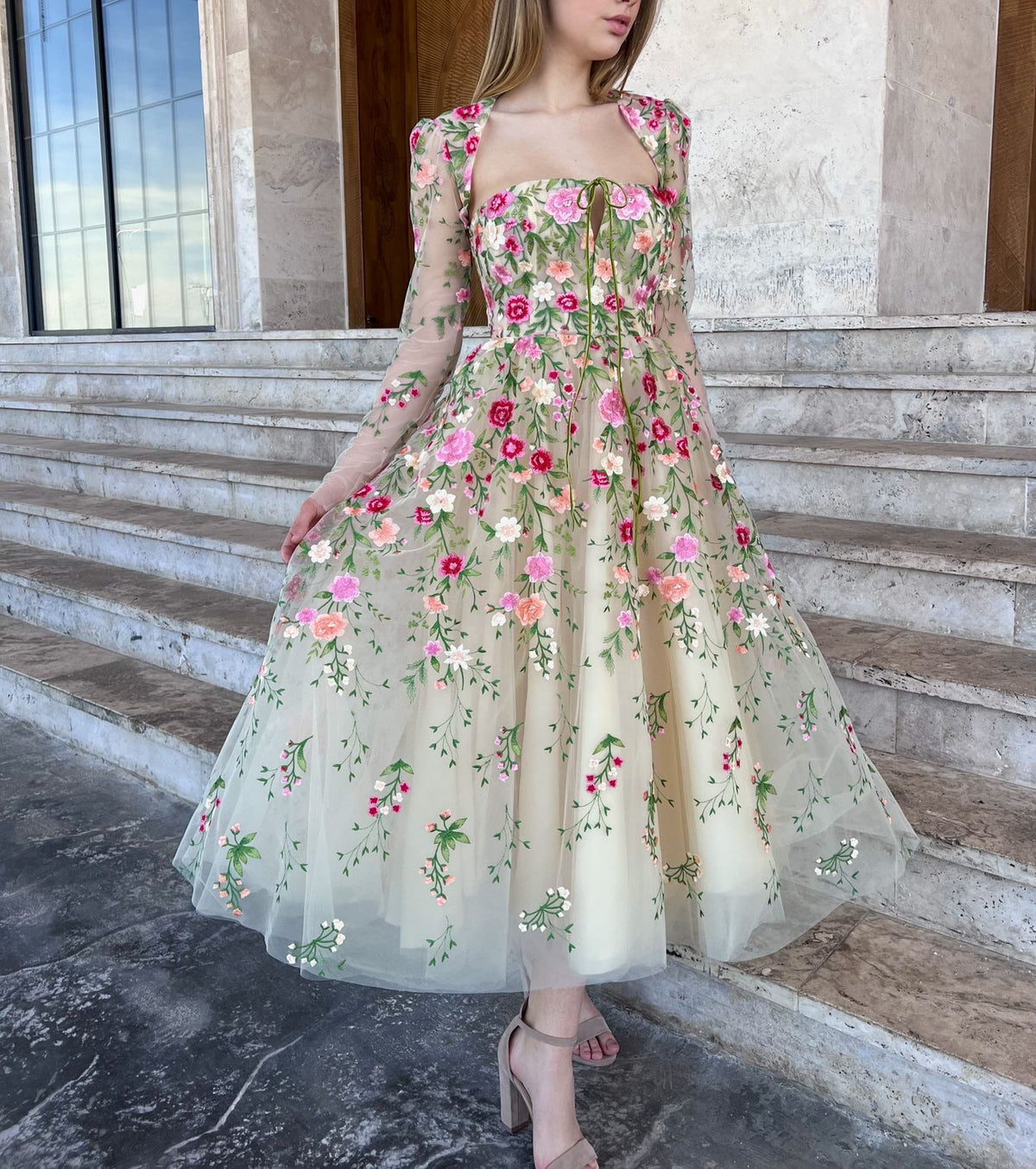 Beige midi dress with long sleeves, embroidery and flowers