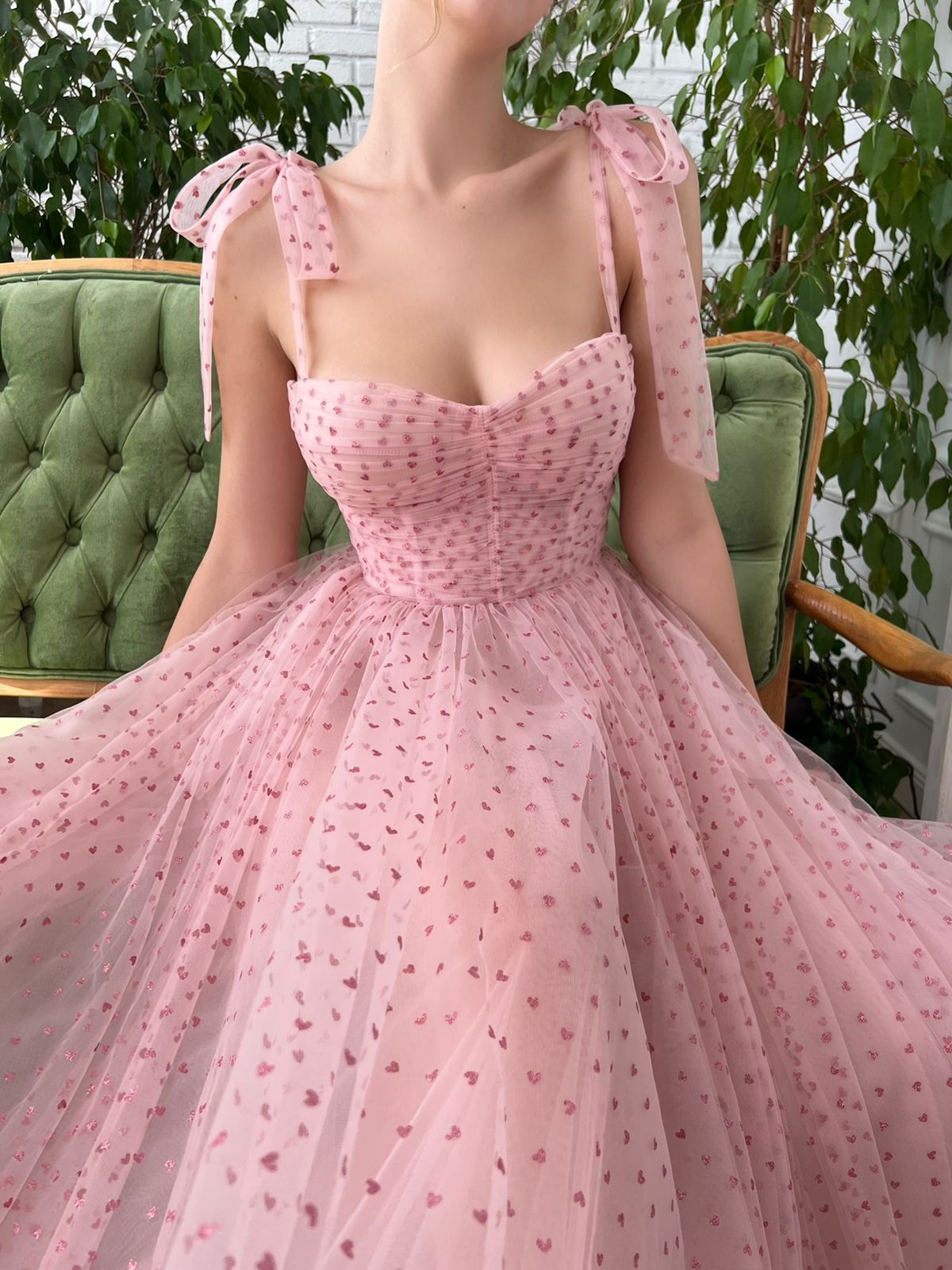 Pink midi dress with spaghetti straps and hearty fabric