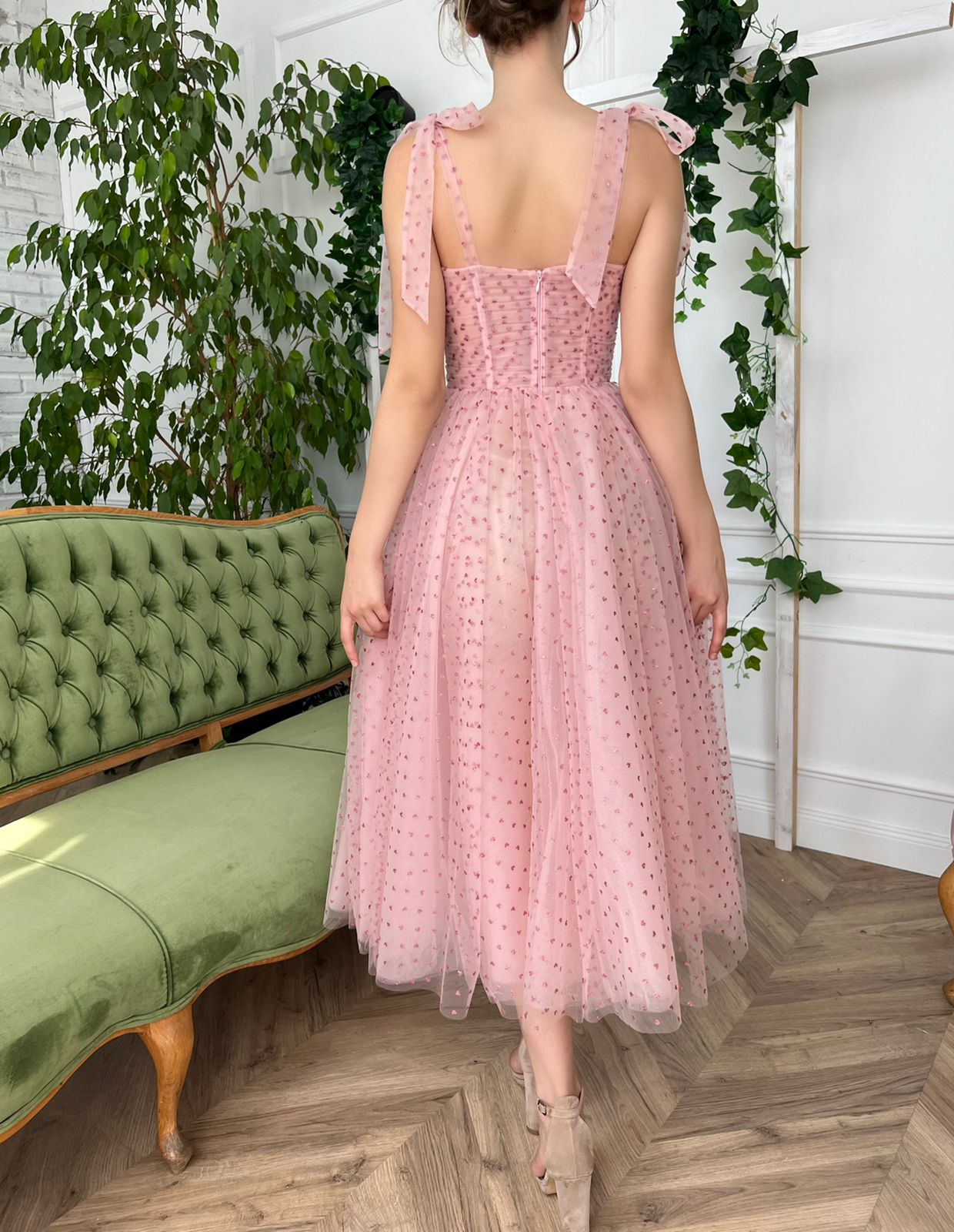 Pink midi dress with spaghetti straps and hearty fabric