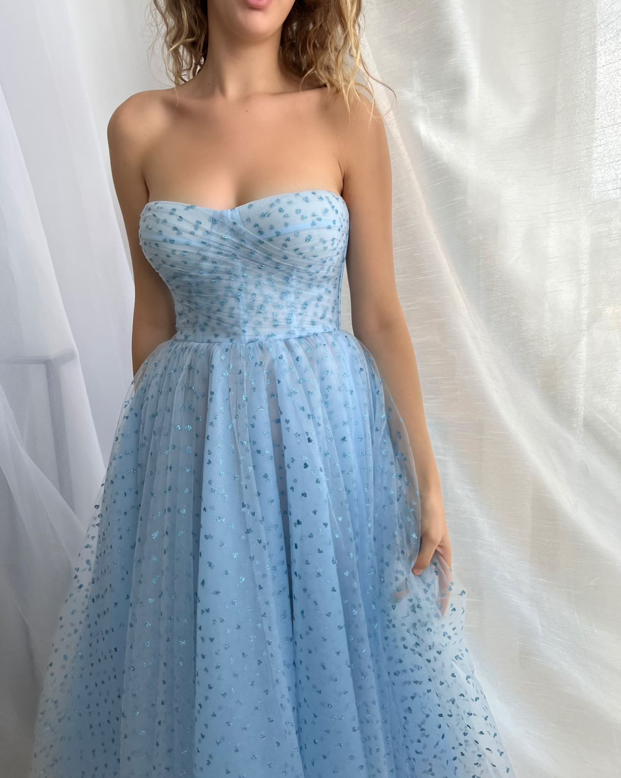 Blue midi dress with no sleeves and hearty fabric