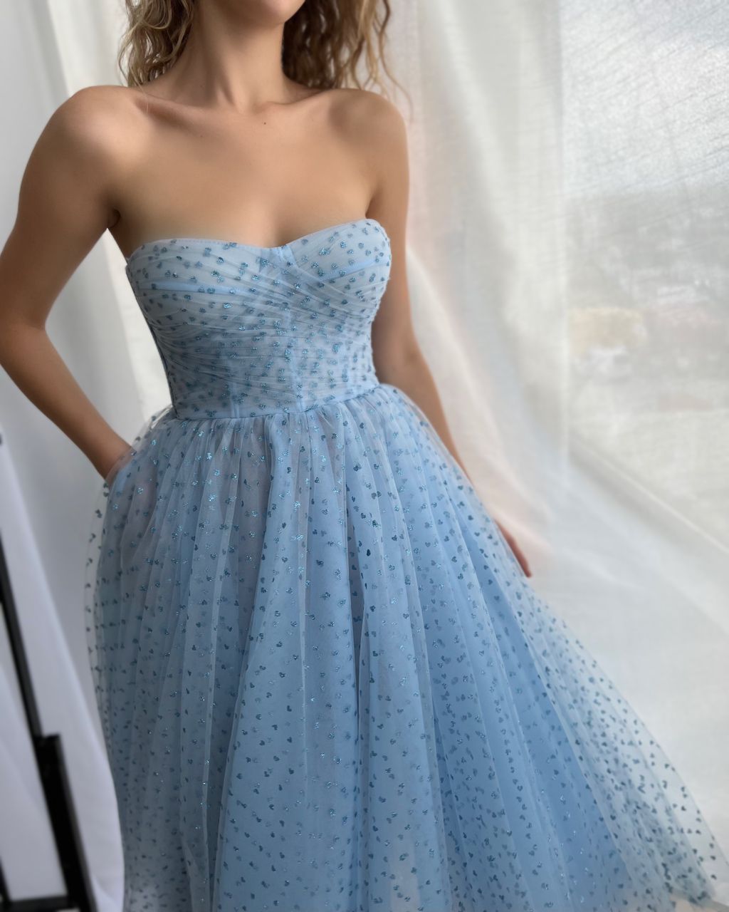 Blue midi dress with no sleeves and hearty fabric