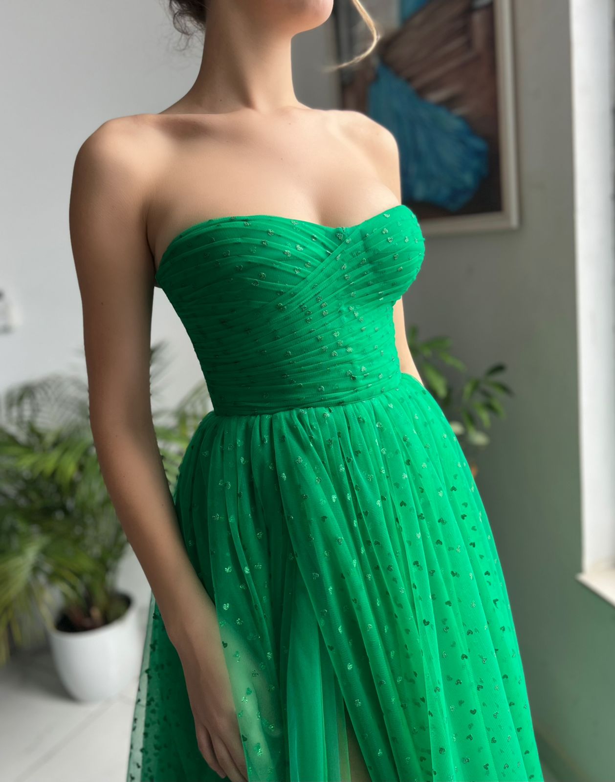 Green midi dress with no sleeves and hearty fabric