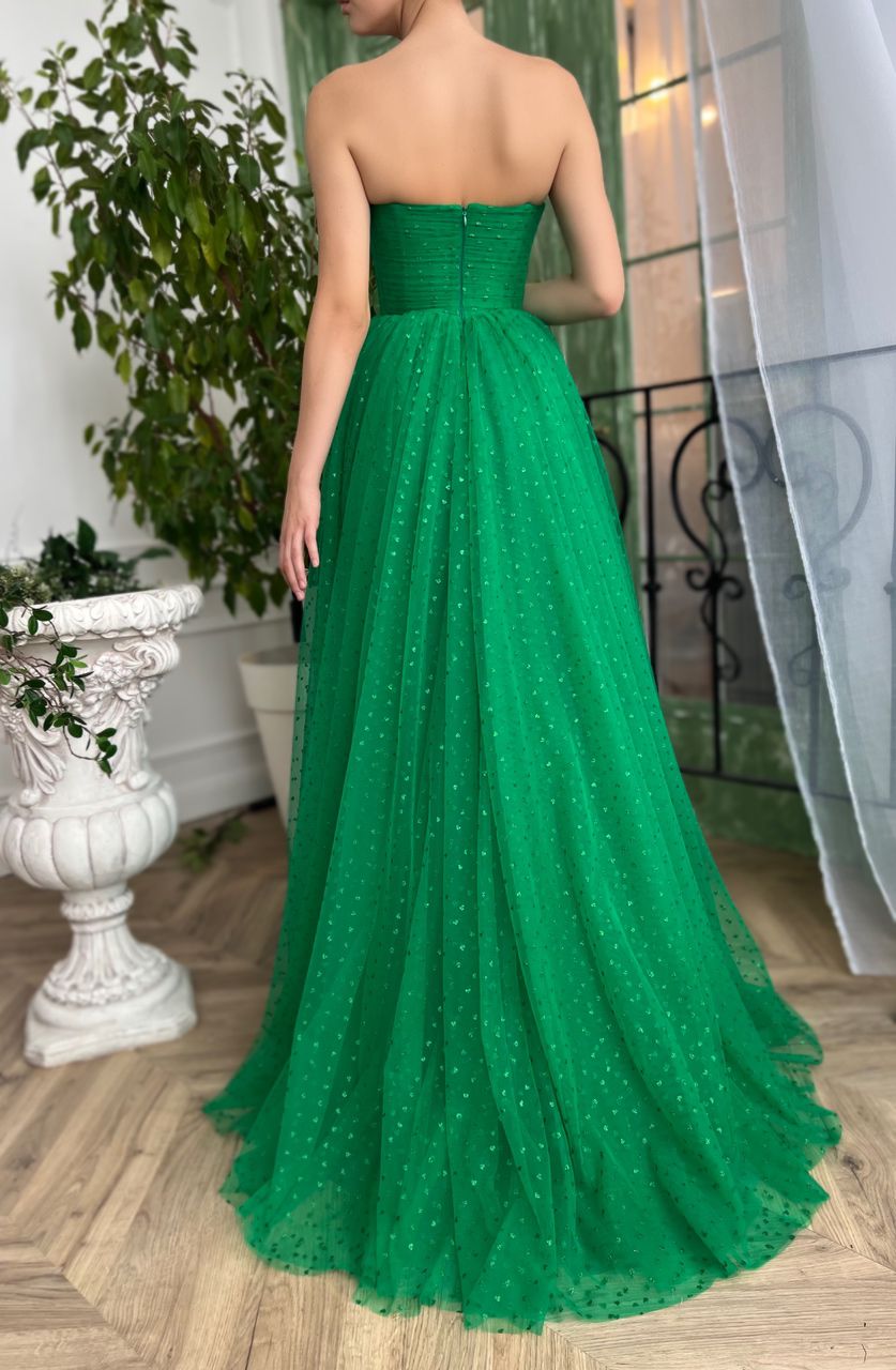 Green midi dress with no sleeves and hearty fabric