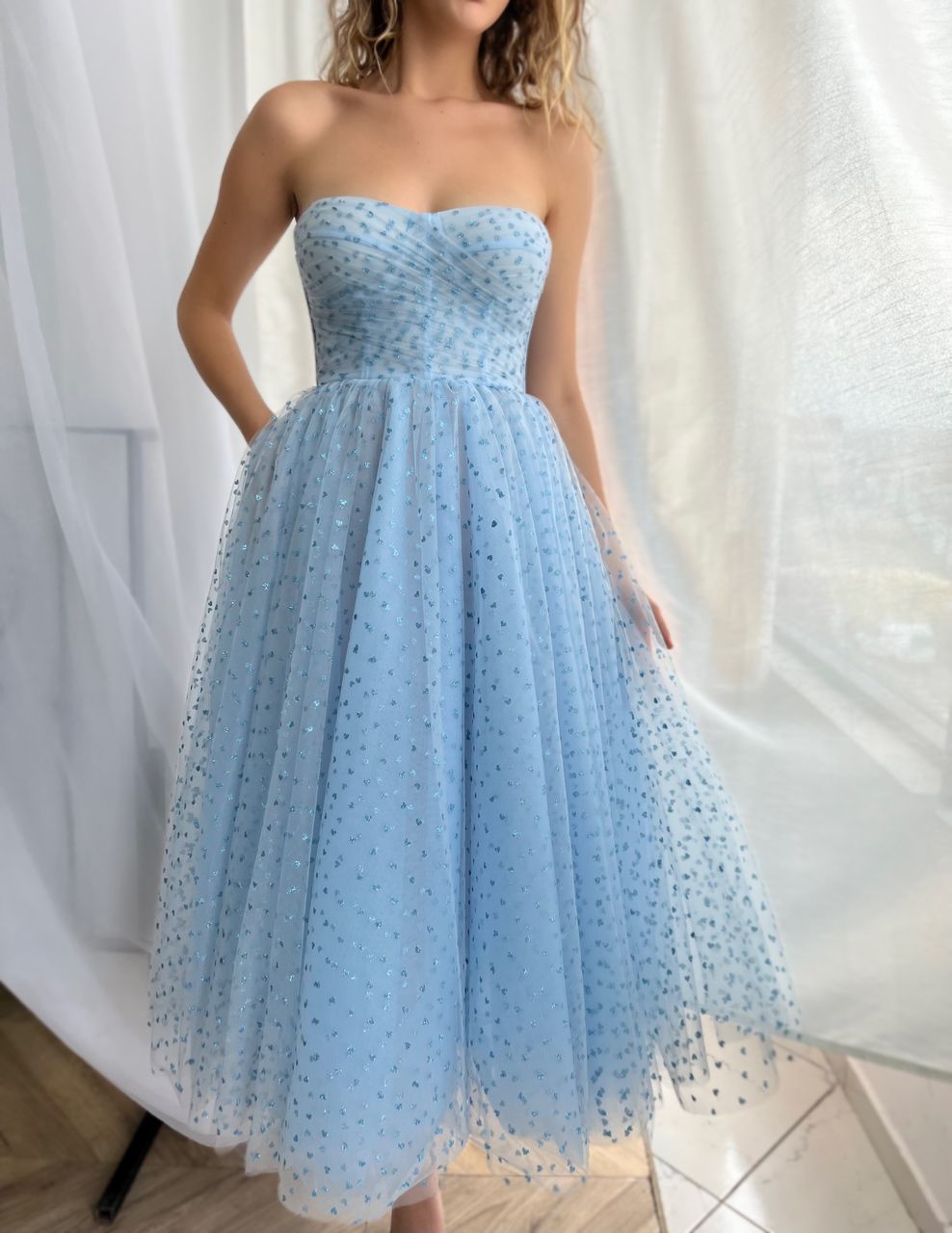 Blue midi dress with no sleeves and hearty fabric