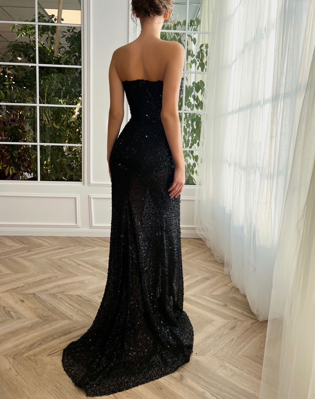 Black mermaid dress with sequins and no sleeves